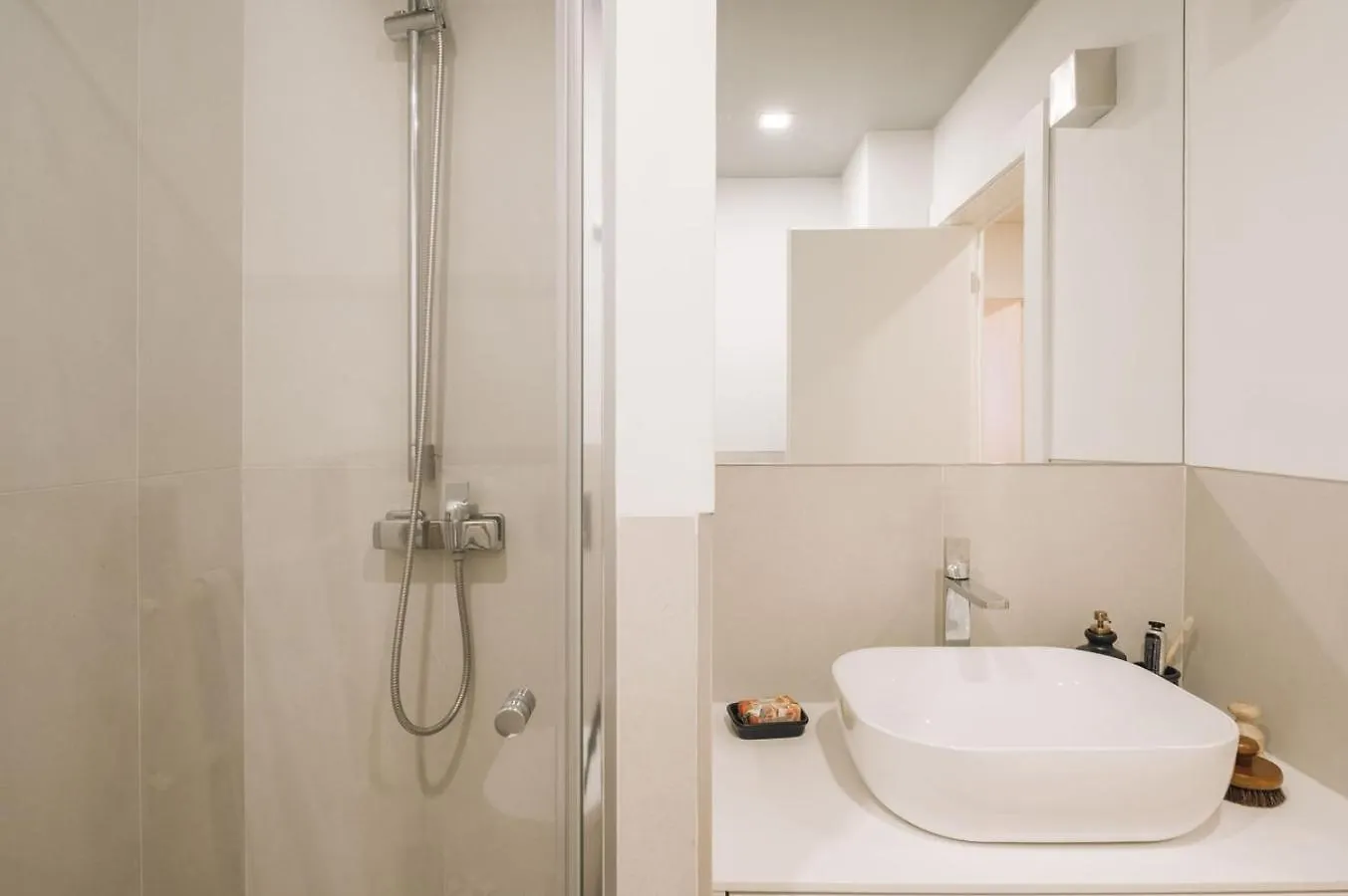 Martos - 1 Bedroom And Terrace In Santos Lisbon Portugal