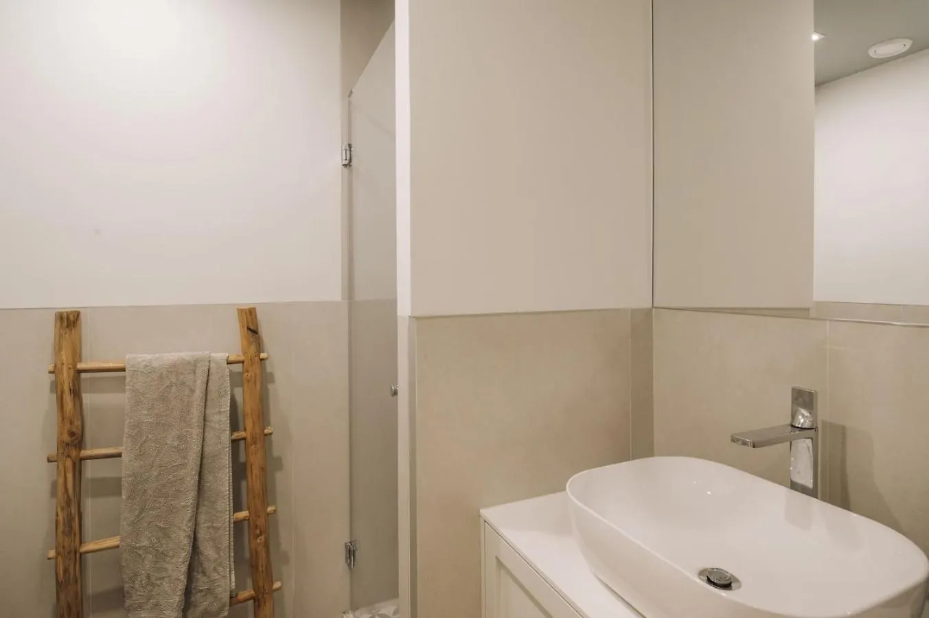 Martos - 1 Bedroom And Terrace In Santos Lisbon 0*,  Portugal